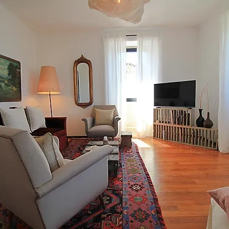 Cornelia, Holiday home *