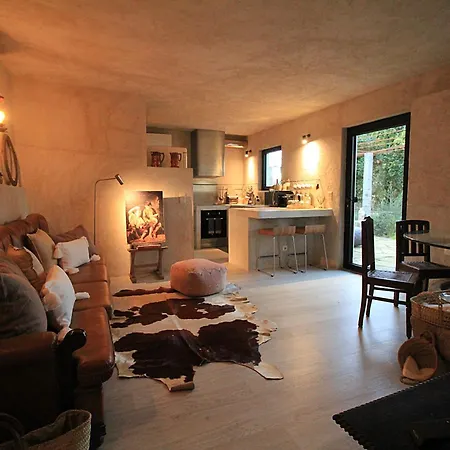 Cornelia, Σπίτι διακοπών